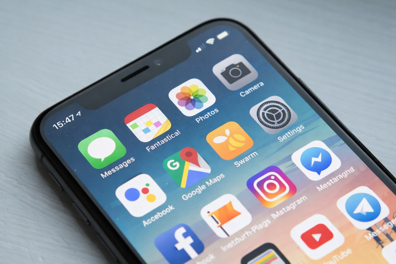 スマホで見やすく、問い合わせしやすい